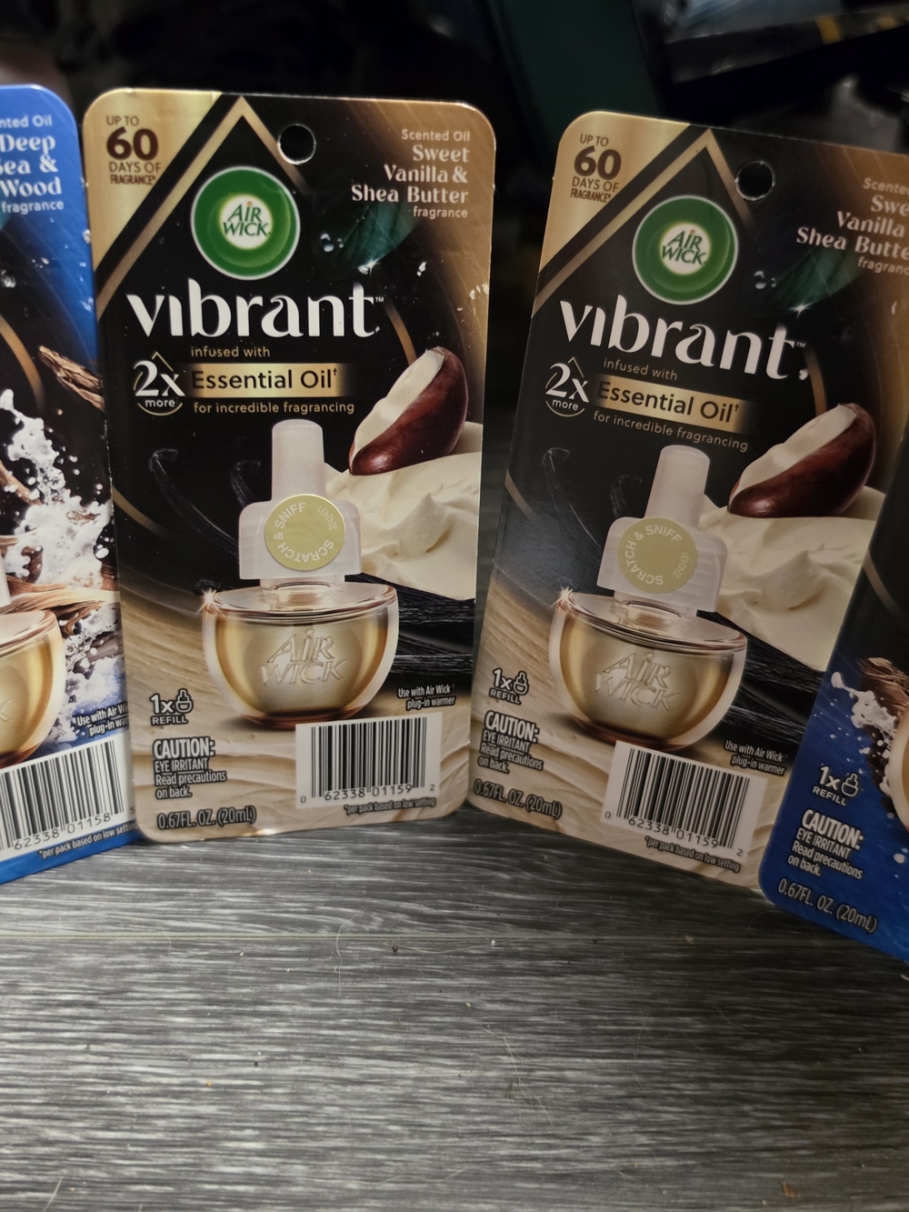 Air Wick Vibrant Sweet Vanilla & Shea Butter Plug-In Refill - Gold and Cream